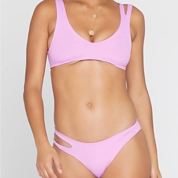 L*SPACE One Wave Bikini Top Reversible Rosebud/Putty Size XS NWOT! - Picture 2 of 8